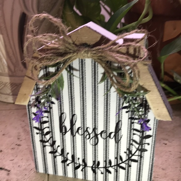 Handcrafted Wood Barn Shelf Sitter - Picture 5 of 5